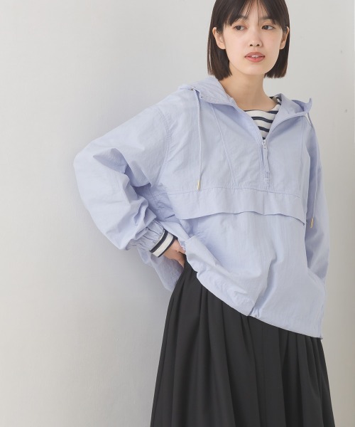 OMNES（オムネス）の「撥水加工ナイロンアノラックパーカー（ブルゾン・レディース・ライトブルー/ブラック/アイボリー/グレイッシュベージュ・FREE）」の15枚目の写真