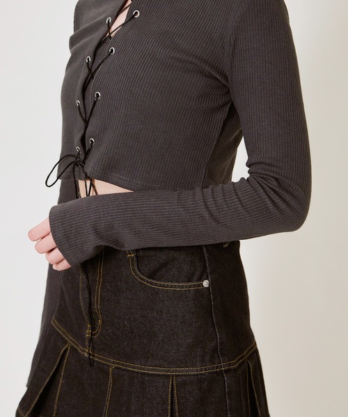 GORGE(ゴージ)の「《編み上げ×キャミSET》レディース リブ アンサンブルトップス レイヤード 春夏秋(Tシャツ/カットソー・レディース・チャコール/ブラック・F)」の7枚目の写真