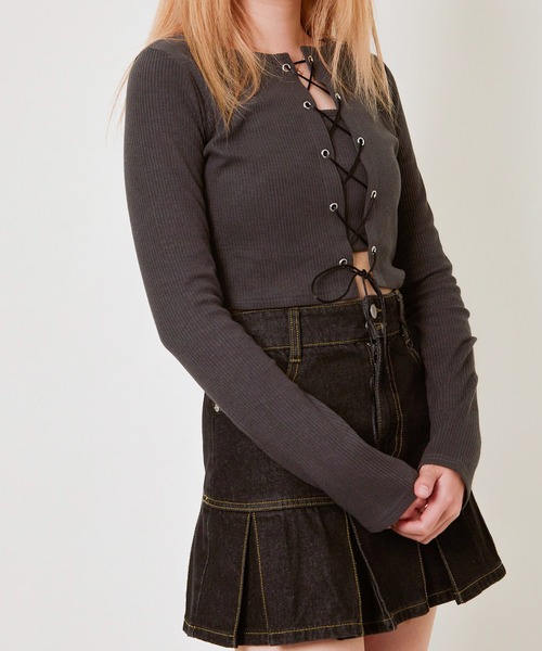 GORGE(ゴージ)の「《編み上げ×キャミSET》レディース リブ アンサンブルトップス レイヤード 春夏秋(Tシャツ/カットソー・レディース・チャコール/ブラック・F)」の9枚目の写真