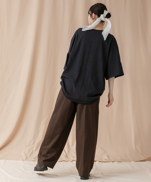 HEILIS（ヘイリス）の「オーバーサイズ半袖ロゴプリントTシャツ/ロゴ プリン トルーズシルエット ビッグサイズ 韓国 ネイビー ホワイト オートミール カジュアル スポーティ（Tシャツ/カットソー・レディース・オートミール/ネイビー/オフホワイト・FREE）」の13枚目の写真