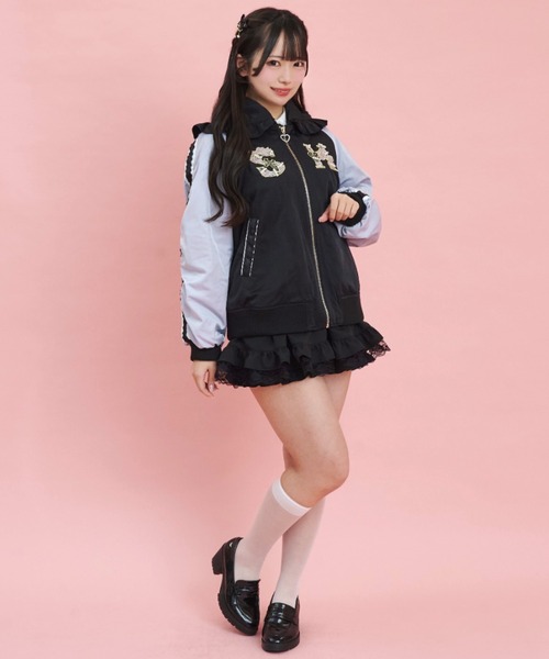 Secret Honey(シークレットハニー)の「取り外しフード付きスカジャン風ブルゾン(ブルゾン・レディース・グレー/オフホワイト・MEDIUM)」の6枚目の写真