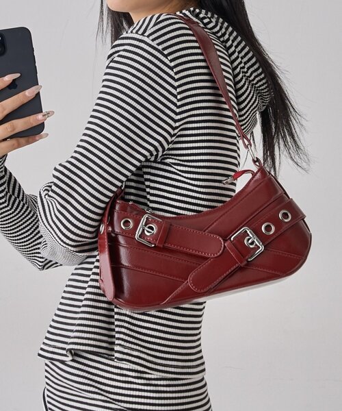 WHO'S WHO gallery（フーズフーギャラリー）の「ダブルベルトミニショルダーバッグ（ショルダーバッグ・レディース・ホワイト/ブラウン/レッド/ブラック/シルバー・FREE）」の4枚目の写真