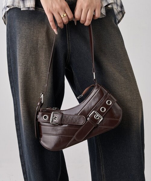 WHO'S WHO gallery（フーズフーギャラリー）の「ダブルベルトミニショルダーバッグ（ショルダーバッグ・レディース・ホワイト/ブラウン/レッド/ブラック/シルバー・FREE）」の8枚目の写真