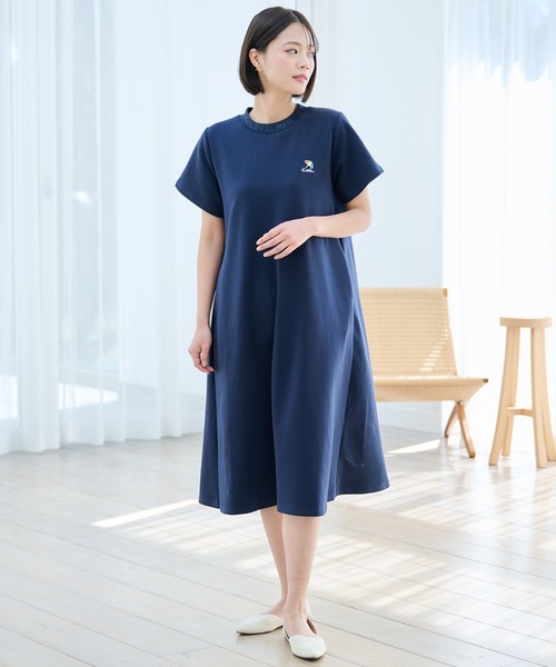 Arnold Palmer（アーノルドパーマー）の「シルキーポンチ 衿ロゴ カットワンピース（ワンピース・レディース・ベージュ/ネイビー・S/M/L）」の2枚目の写真