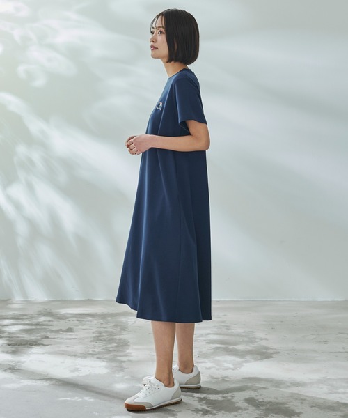 Arnold Palmer（アーノルドパーマー）の「シルキーポンチ 衿ロゴ カットワンピース（ワンピース・レディース・ベージュ/ネイビー・S/M/L）」の11枚目の写真