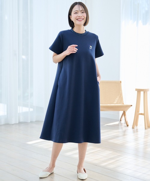 Arnold Palmer（アーノルドパーマー）の「シルキーポンチ 衿ロゴ カットワンピース（ワンピース・レディース・ベージュ/ネイビー・S/M/L）」の9枚目の写真