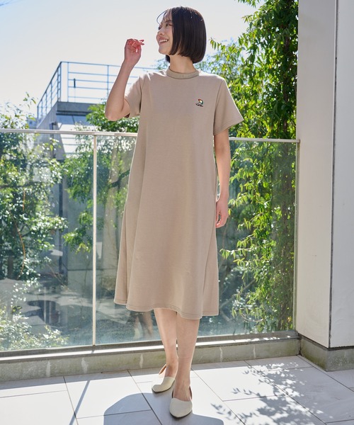 Arnold Palmer（アーノルドパーマー）の「シルキーポンチ 衿ロゴ カットワンピース（ワンピース・レディース・ベージュ/ネイビー・S/M/L）」の6枚目の写真