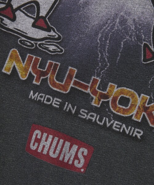CHUMS（チャムス）の「CHUMS×SAUVENIR/チャムス×サウベニア 別注 ALL NIGHT SAUNA TOUR Tee/オールナイトサウナ/整う/サウナ（Tシャツ/カットソー・メンズ・ブラック/イエロー系その他/ホワイト/グリーン系その他・MEDIUM/LARGE/X-LARGE）」の6枚目の写真