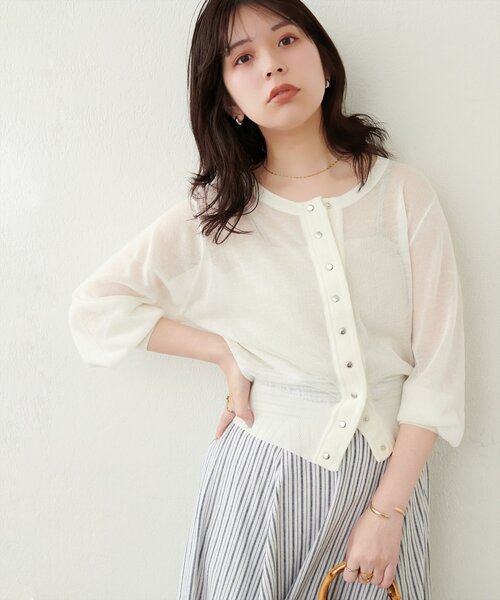 natural couture（ナチュラルクチュール）の「ドット釦シアーカーデ（カーディガン/ボレロ・レディース・ラベンダー/ミント/オフホワイト/グレイッシュベージュ/サックスブルー/ブラック・FREE）」の10枚目の写真