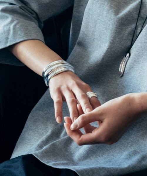 Nothing And Others(ナッシングアンドアザーズ)の「「Nothing And Others/ナッシングアンドアザーズ」New Wave Bangle(バングル/リストバンド・レディース・シルバー・FREE)」の10枚目の写真