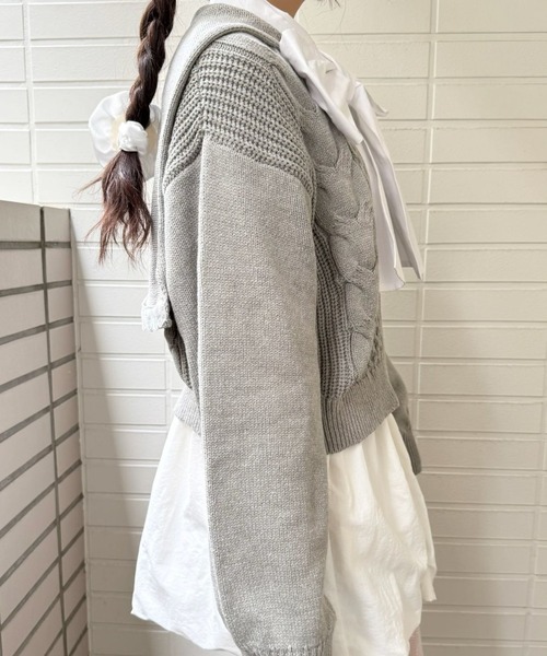 hugi(ハギ)の「RIBBON KNIT HOODIE/リボンニットフーディ(ニット/セーター・レディース・サックスブルー/オフホワイト/グレー・FREE)」の4枚目の写真