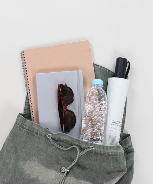 SPINNS(スピンズ)の「フェード加工デニムバックパック/大容量/Y2K/グランジ/ユニセックス(バックパック/リュック・メンズ・カーキ/ブラック・ONESIZE)」の22枚目の写真