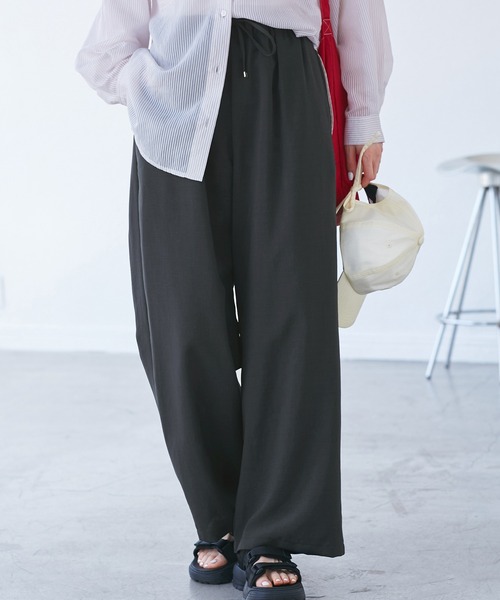 ROPE' PICNIC（ロペピクニック）の「【吸水速乾・防シワ】エフォートレスリラックスイージーワイドパンツ（その他パンツ・レディース・ライトグレー/チャコールグレー/ベージュ・40/38/36）」の6枚目の写真