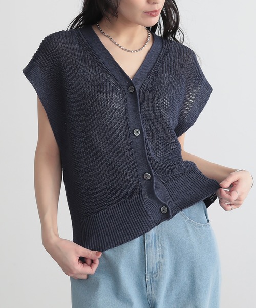 for/c（フォーシー）の「ドライタッチニットノースリーブカーディガン【サスティナブル】（ベスト・レディース・モカ/アイボリー/ネイビー/チャコールグレー・LL/M/L）」の4枚目の写真