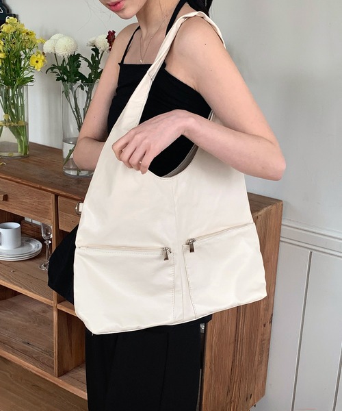 on:nue（オンニュ）の「【on:nue】マルチデイトートバッグ（トートバッグ・レディース・アイボリー/ブラウン/ブラック・ONE SIZE）」の4枚目の写真