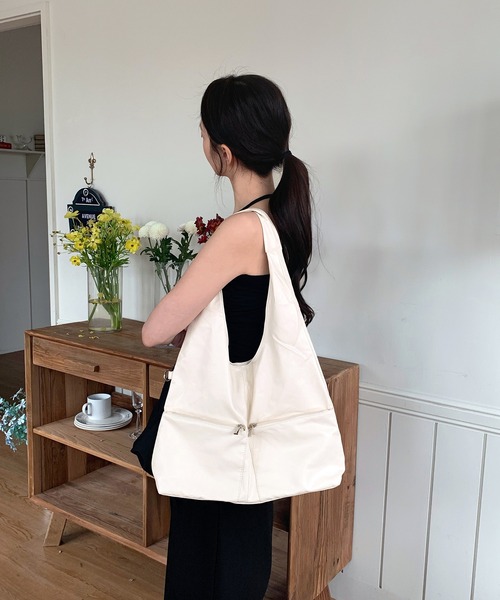 on:nue（オンニュ）の「【on:nue】マルチデイトートバッグ（トートバッグ・レディース・アイボリー/ブラウン/ブラック・ONE SIZE）」の6枚目の写真