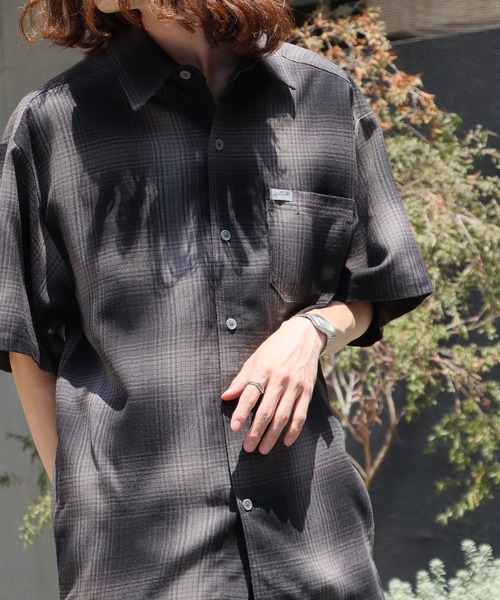 Cal Top（キャルトップ）の「CALTOP/キャルトップ ART2000 SHORT SLEEVE SHIRT チェックシャツ オンブレチェック（シャツ/ブラウス・メンズ・ブラウン/スカイブルー系/ブルー/グリーン系その他/ネイビー×ホワイト/ブラック×ホワイト/ブラック/グレー・S/M/L/XL）」の2枚目の写真