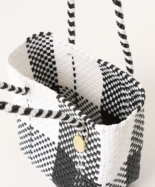 Letra(レトラ)の「【Letra】MERCADO BAG MINI STYLE BLOCKS(かごバッグ・レディース・オレンジ/ホワイト×ブラック・ONESIZE)」の12枚目の写真