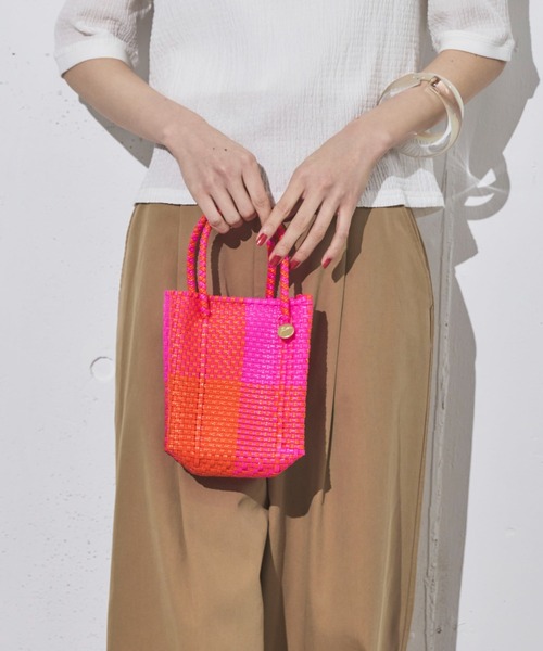 Letra(レトラ)の「【Letra】MERCADO BAG MINI STYLE BLOCKS(かごバッグ・レディース・オレンジ/ホワイト×ブラック・ONESIZE)」の7枚目の写真