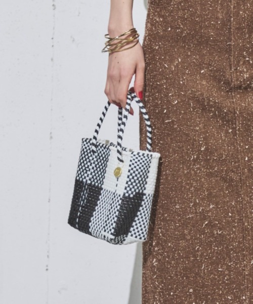 Letra(レトラ)の「【Letra】MERCADO BAG MINI STYLE BLOCKS(かごバッグ・レディース・オレンジ/ホワイト×ブラック・ONESIZE)」の21枚目の写真