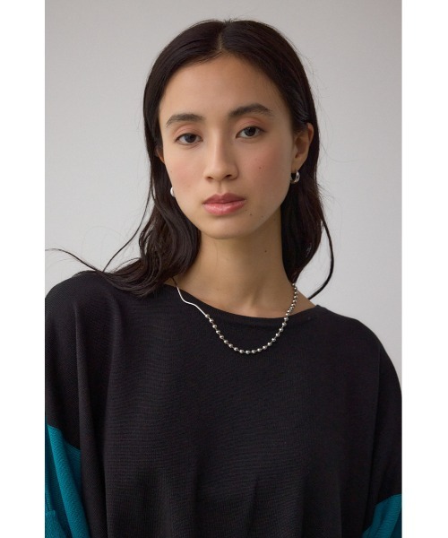 AZUL by moussy(アズールバイマウジー)の「バイカラーワイドルーズニット(ニット/セーター・レディース・オフホワイト/ブラック系その他/グレー系その他・FREE)」の14枚目の写真