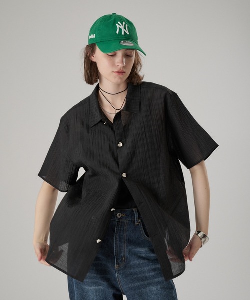 ONCILY（オンシェリー）の「SILVER BUTTON REGULAR COLLAR SHIRT / シルバーボタンレギュラーカラーシャツ（シャツ/ブラウス・メンズ・イエロー/ブルー/ブラック/オフホワイト/ホワイト系その他/ブルー系その他/ブラック系その他/ホワイト/ブラック系その他2/ブルー系その他2/ホワイト系その他2/ブラック系その他3・SMALL/MEDIUM/LARGE）」の9枚目の写真