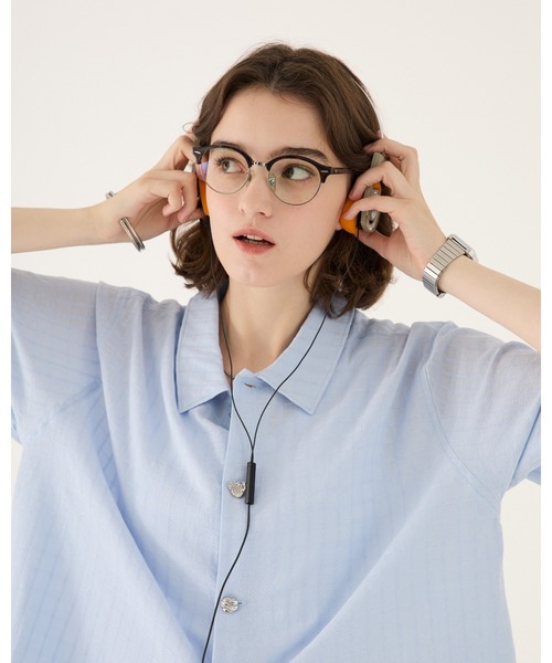 ONCILY(オンシェリー)の「SILVER BUTTON REGULAR COLLAR SHIRT / シルバーボタンレギュラーカラーシャツ(シャツ/ブラウス・メンズ・イエロー/ブルー/ブラック/オフホワイト/ホワイト系その他/ブルー系その他/ブラック系その他/ホワイト/ブラック系その他2/ブルー系その他2/ホワイト系その他2/ブラック系その他3/ホワイト系その他3/グリーン/ブルー系その他3・SMALL/MEDIUM/LARGE)」の1枚目の写真