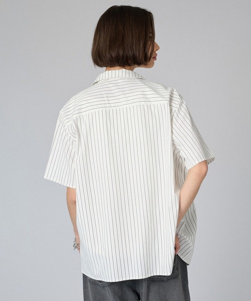 ONCILY（オンシェリー）の「SILVER BUTTON REGULAR COLLAR SHIRT / シルバーボタンレギュラーカラーシャツ（シャツ/ブラウス・メンズ・オフホワイト/ブラック/ブルー/イエロー/ホワイト系その他/ブラック系その他/ブルー系その他/ホワイト/ブラック系その他2・SMALL/MEDIUM/LARGE）」の14枚目の写真