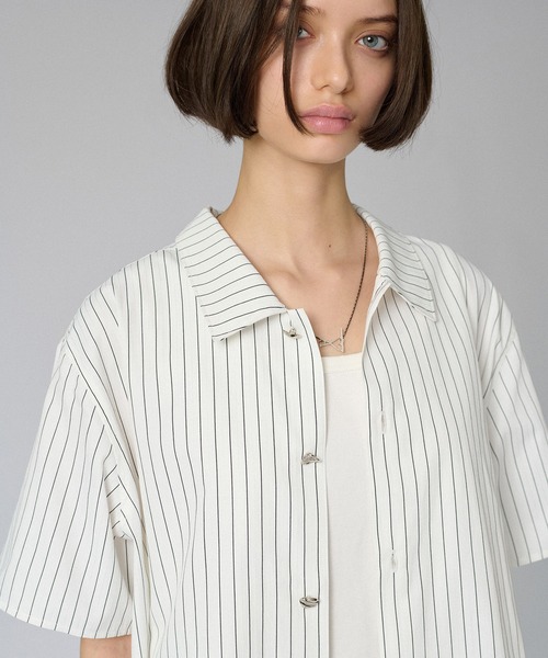 ONCILY（オンシェリー）の「SILVER BUTTON REGULAR COLLAR SHIRT / シルバーボタンレギュラーカラーシャツ（シャツ/ブラウス・メンズ・オフホワイト/ブラック/ブルー/イエロー/ホワイト系その他/ブラック系その他/ブルー系その他/ホワイト/ブラック系その他2・SMALL/MEDIUM/LARGE）」の15枚目の写真