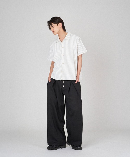 ONCILY（オンシェリー）の「SILVER BUTTON REGULAR COLLAR SHIRT / シルバーボタンレギュラーカラーシャツ（シャツ/ブラウス・メンズ・オフホワイト/ブラック/ブルー/イエロー/ホワイト系その他/ブラック系その他/ブルー系その他/ホワイト/ブラック系その他2・SMALL/MEDIUM/LARGE）」の22枚目の写真
