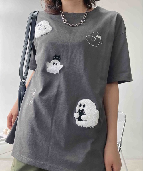 AS KNOW AS plus(アズノゥアズプラス)の「●選びアソート ちりばめアニマルTシャツ (サメ・ネコ・おばけ)(Tシャツ/カットソー・レディース・オートミール/チャコールグレー/オフホワイト/グレー系/アイボリー系/ホワイト系/ダークグリーン系・FREE)」の5枚目の写真