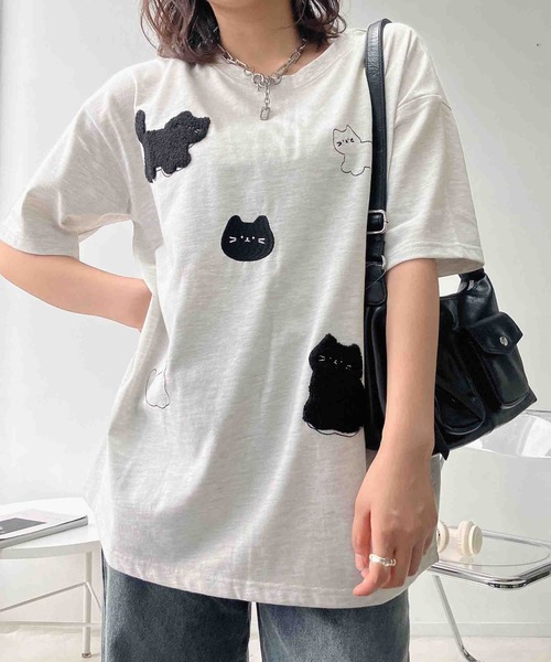 AS KNOW AS plus(アズノゥアズプラス)の「●選びアソート ちりばめアニマルTシャツ (サメ・ネコ・おばけ)(Tシャツ/カットソー・レディース・オートミール/チャコールグレー/オフホワイト/グレー系/アイボリー系/ホワイト系/ダークグリーン系・FREE)」の6枚目の写真