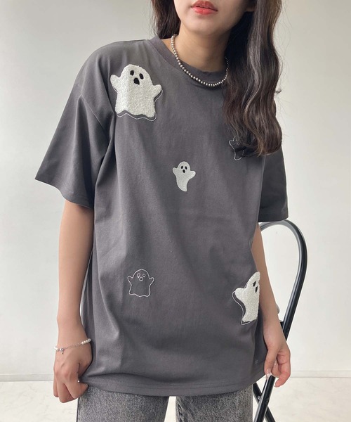 AS KNOW AS plus(アズノゥアズプラス)の「●選びアソート ちりばめアニマルTシャツ (サメ・ネコ・おばけ)(Tシャツ/カットソー・レディース・オートミール/チャコールグレー/オフホワイト/グレー系/アイボリー系/ホワイト系/ダークグリーン系・FREE)」の4枚目の写真