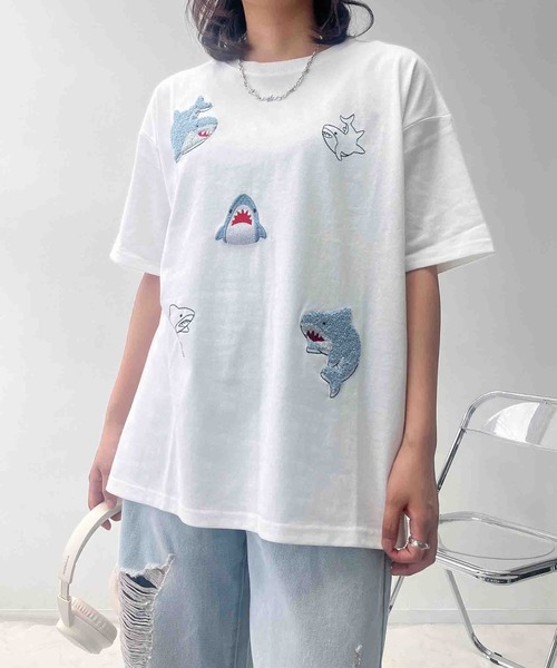 AS KNOW AS plus(アズノゥアズプラス)の「●選びアソート ちりばめアニマルTシャツ (サメ・ネコ・おばけ)(Tシャツ/カットソー・レディース・オートミール/チャコールグレー/オフホワイト/グレー系/アイボリー系/ホワイト系/ダークグリーン系・FREE)」の22枚目の写真