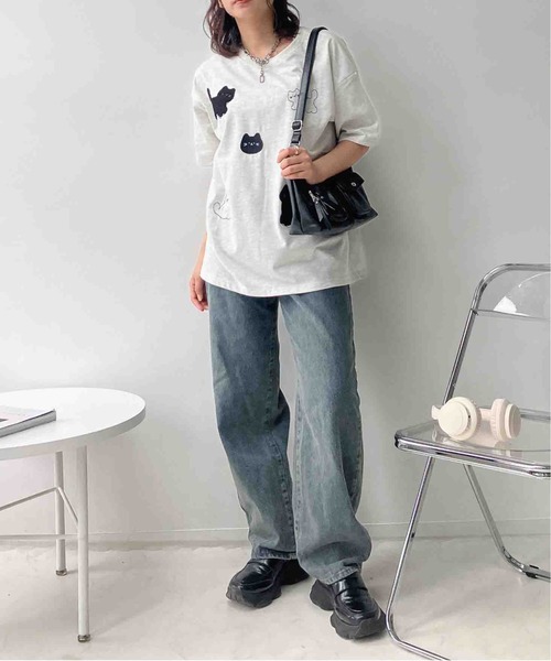 AS KNOW AS plus(アズノゥアズプラス)の「●選びアソート ちりばめアニマルTシャツ (サメ・ネコ・おばけ)(Tシャツ/カットソー・レディース・オートミール/チャコールグレー/オフホワイト/グレー系/アイボリー系/ホワイト系/ダークグリーン系・FREE)」の9枚目の写真