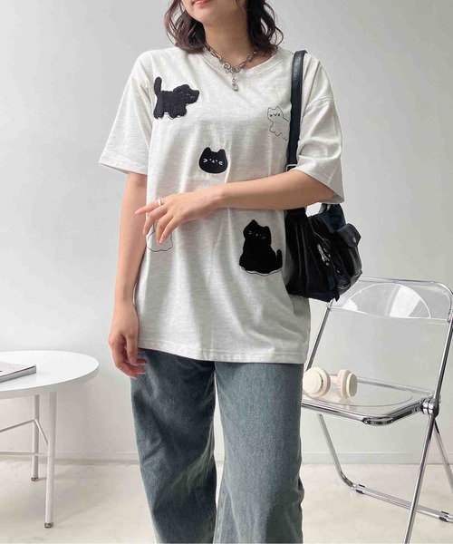 AS KNOW AS plus(アズノゥアズプラス)の「●選びアソート ちりばめアニマルTシャツ (サメ・ネコ・おばけ)(Tシャツ/カットソー・レディース・オートミール/チャコールグレー/オフホワイト/グレー系/アイボリー系/ホワイト系/ダークグリーン系・FREE)」の8枚目の写真