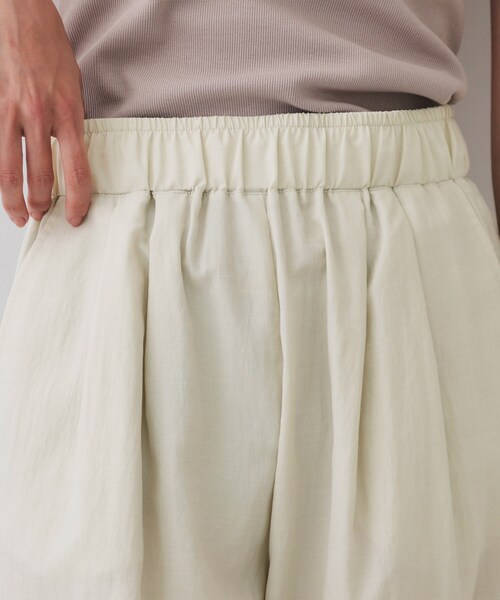 OPAQUE.CLIP（オペークドットクリップ）の「ナイロン混イージーワイドパンツ【洗濯機洗い可】（その他パンツ・レディース・ブラック/ナチュラル・40/38/42）」の14枚目の写真