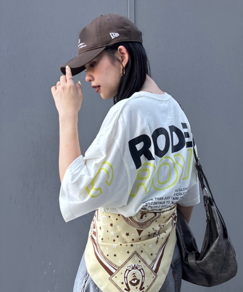 RODEO CROWNS WIDE BOWL(ロデオクラウンズワイドボウル)の「PALETTEロゴTシャツ(Tシャツ/カットソー・レディース・オフホワイト/サックスブルー/カーキ/ブラック・FREE)」の1枚目の写真