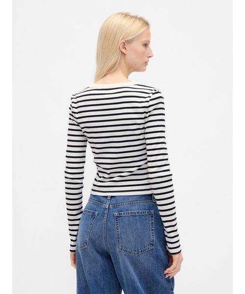 GAP（ギャップ）の「リブ Gapロゴ クロップド クルーネックTシャツ（Tシャツ/カットソー・レディース・ブラック/ホワイト/グリーン/グレー/ブラック系その他・XS/S/M/L/XL/XXS）」の12枚目の写真