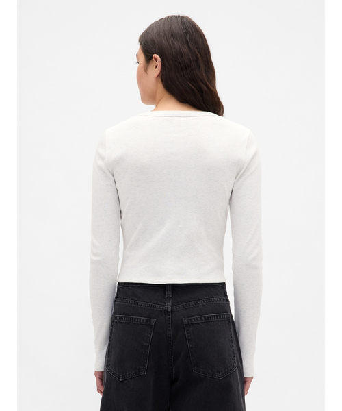 GAP（ギャップ）の「リブ Gapロゴ クロップド クルーネックTシャツ（Tシャツ/カットソー・レディース・ブラック/ホワイト/グリーン/グレー/ブラック系その他・XS/S/M/L/XL/XXS）」の13枚目の写真