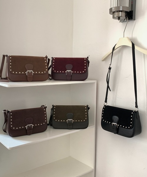 FINEnough(ファインナフ)の「配色切り替えスタッズ付きハンドル2WAYショルダーバッグ(ショルダーバッグ・レディース・カーキ/ブラック/ワインレッド/ブラウン・FREE)」の5枚目の写真