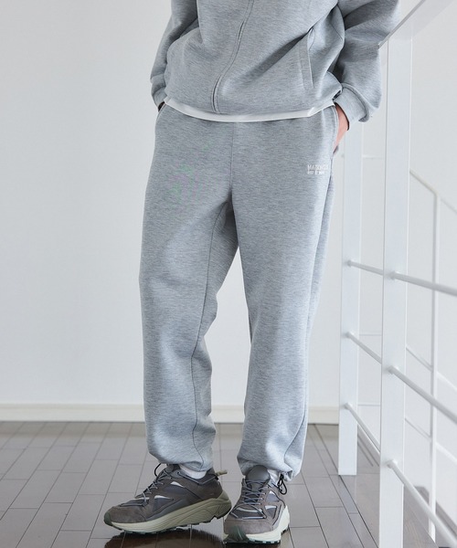 MAISON CLUB(メゾンクラブ)の「【MAISON CLUB】Professional Essential Stretch Track Pants KKP / プロフェッショナルエッセンシャルストレッチトラックパンツ AENNOYORK(その他パンツ・メンズ・ブラック/グレー/ブラウン・M/L)」の2枚目の写真