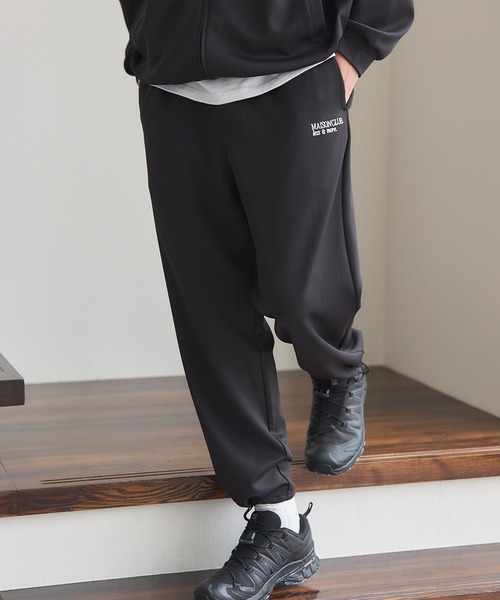 MAISON CLUB(メゾンクラブ)の「【MAISON CLUB】Professional Essential Stretch Track Pants KKP / プロフェッショナルエッセンシャルストレッチトラックパンツ AENNOYORK(その他パンツ・メンズ・ブラック/グレー/ブラウン・M/L)」の1枚目の写真