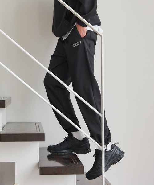 MAISON CLUB(メゾンクラブ)の「【MAISON CLUB】Professional Essential Stretch Track Pants KKP / プロフェッショナルエッセンシャルストレッチトラックパンツ AENNOYORK(その他パンツ・メンズ・ブラック/グレー/ブラウン・M/L)」の4枚目の写真