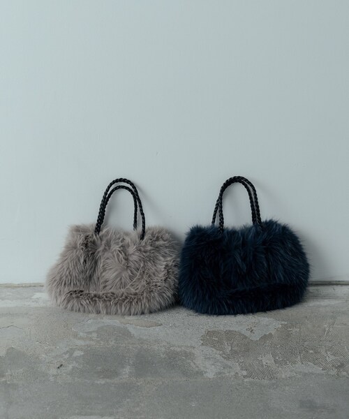 GALLEST（ギャレスト）の「フェイクファーバッグ（ハンドバッグ・レディース・グレー/ネイビー・00）」の3枚目の写真