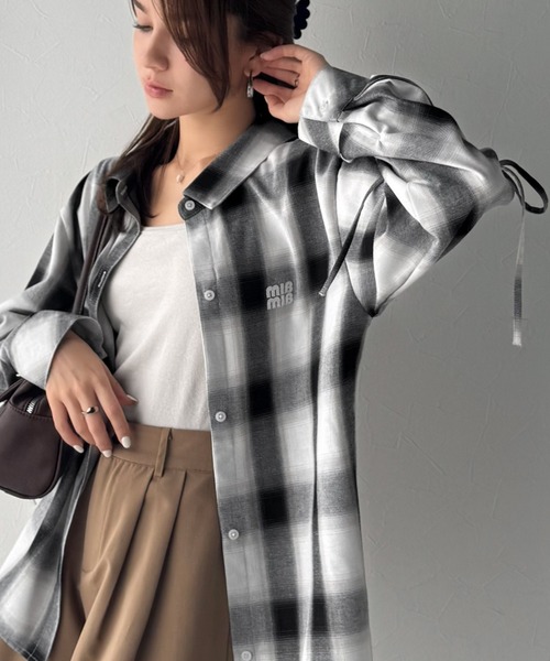 mily bilet（ミウィビレット）の「【mily bilet】アレンジ自在！2wayオフショルチェック柄襟シャツ（長袖）（シャツ/ブラウス・レディース・ネイビー/レッド/ブラウン/ブラック・X-LARGE/SMALL/MEDIUM/LARGE）」の6枚目の写真