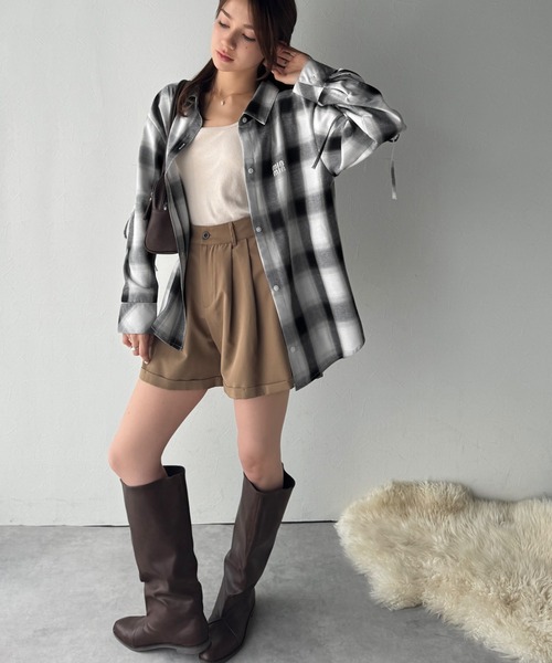 mily bilet（ミウィビレット）の「【mily bilet】アレンジ自在！2wayオフショルチェック柄襟シャツ（長袖）（シャツ/ブラウス・レディース・ネイビー/レッド/ブラウン/ブラック・X-LARGE/SMALL/MEDIUM/LARGE）」の7枚目の写真