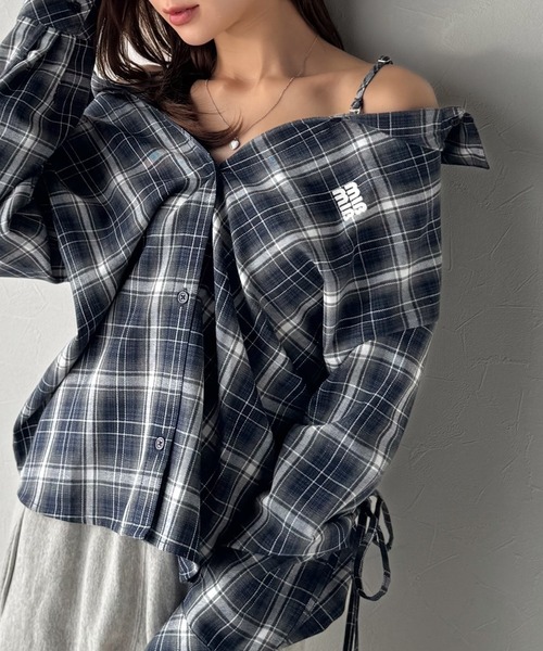 mily bilet（ミウィビレット）の「【mily bilet】アレンジ自在！2wayオフショルチェック柄襟シャツ（長袖）（シャツ/ブラウス・レディース・ネイビー/レッド/ブラウン/ブラック・X-LARGE/SMALL/MEDIUM/LARGE）」の16枚目の写真