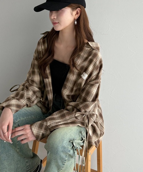 mily bilet（ミウィビレット）の「【mily bilet】アレンジ自在！2wayオフショルチェック柄襟シャツ（長袖）（シャツ/ブラウス・レディース・ネイビー/レッド/ブラウン/ブラック・X-LARGE/SMALL/MEDIUM/LARGE）」の10枚目の写真