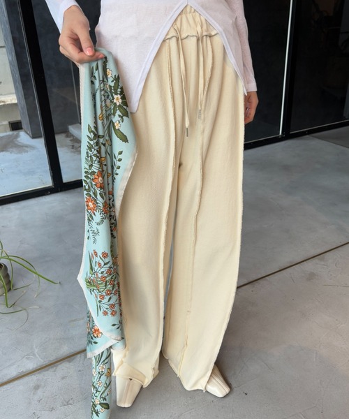 FUULLY STUDIO(フーリィーステューディオ)の「スウェットシームイージーパンツ(スウェットパンツ・レディース・アイボリー/ブラック/グレー・FREE)」の2枚目の写真